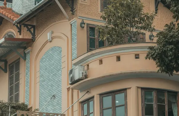 Colonial villa with bay windows in Hanoi Old Quarter